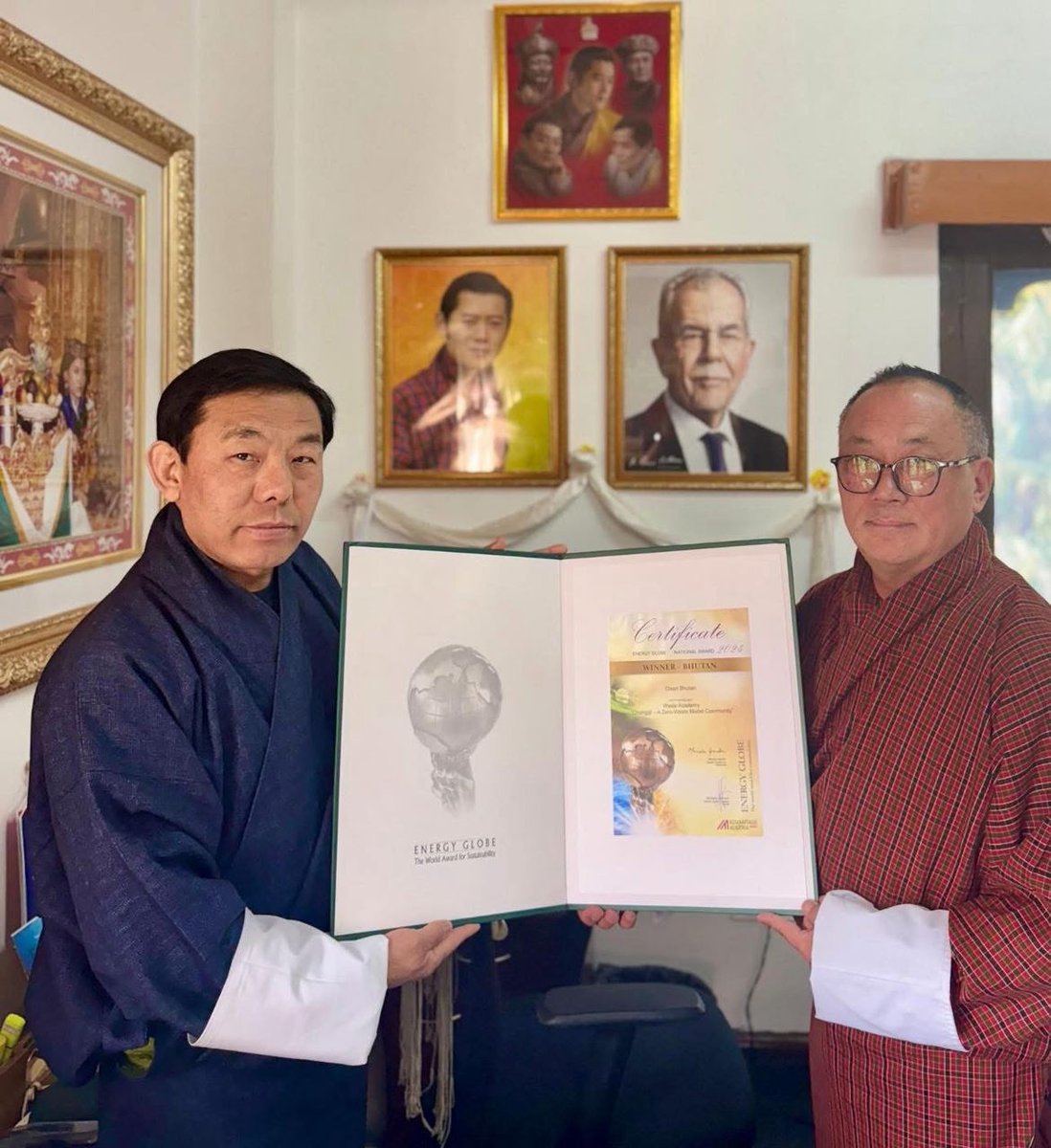 Clean Bhutan receives the Energy Globe Award for the WASTE ACADEMY “Changjiji – A Zero Waste Model Community,” via Bhutan’s Honorary Consul. A community-driven initiative to reduce landfill waste, promote reuse, upcycling, and responsible recycling.  #ZeroWaste #CleanBhutan