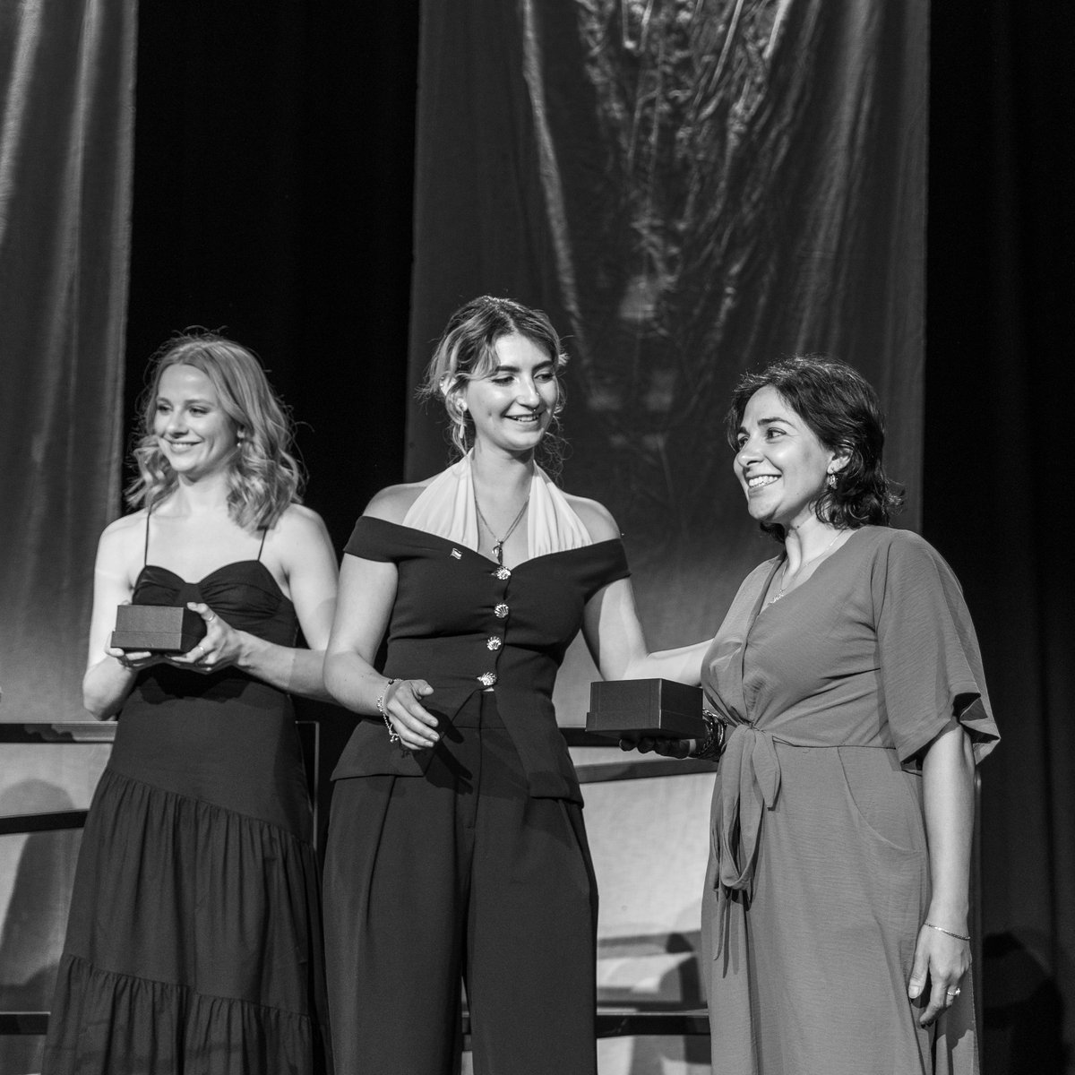 Relive the best bits of ESLAs 2025🎉👏 

Check out the full photo album now over on our Facebook page👇
facebook.com/media/set/?set…