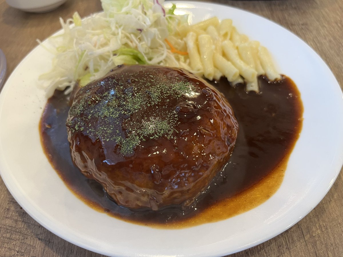 roriconjanaiyo's tweet photo. #食事記録
守口　グリルmori

お櫃でくるけどなくなっても頼めばおかわり出来ます！ドレッシングももらえます。美味くてコスパも最強

11:00〜14:00の無くなり次第終了
12時過ぎにはほぼハンバーグしかないw
ハンバーグソース
デミグラス、オニオン、おろしシソ
トンテキは…写真撮り忘れましたm(__)m https://t.co/mnO5XBbCab