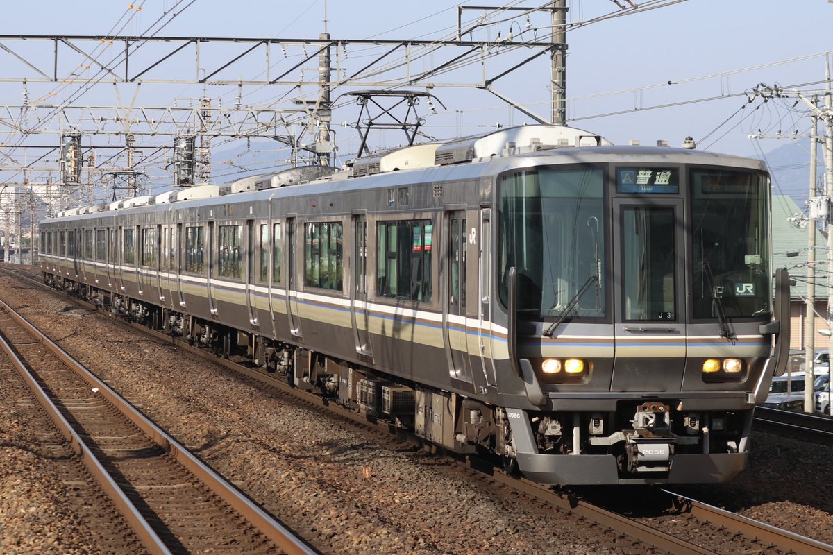 kumaaaaa485's tweet photo. 本日はきれいな五月晴れ☀️
朝から撮り鉄してきました
EF210-4牽引　1066レ
U49A-38181,38182スズキコンテナ積載
223系J3編成　702M https://t.co/TCmabh1OGE