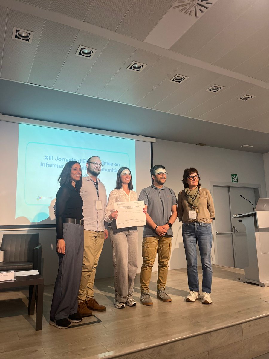UDMAFICclinic's tweet photo. Des de la #UDMAFICClinicMaternitat vam participar en la 13 edició de la Jornada d’Especialistes en Infermeria Familiar i Comunitària de l’ @AIFICC , en el @COIBarcelona 

Tota la informació de la jornada a👇 
https://t.co/MlwBMCDHLH

#IIR #IFyC #residents #CAPSBE https://t.co/qvWCLtLK8Y