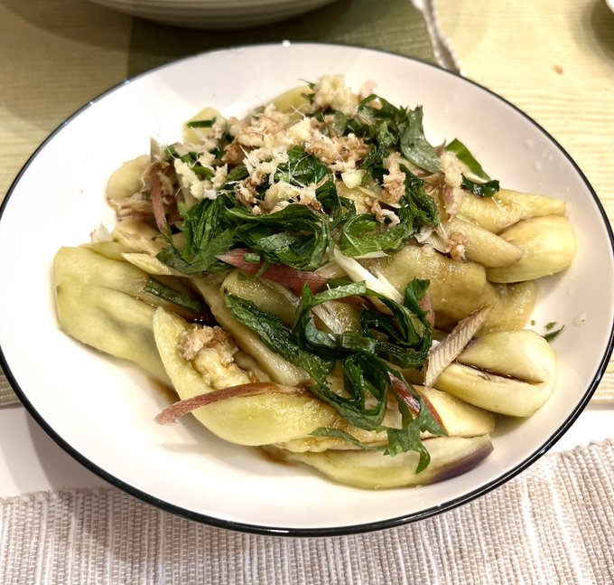 薬味大盛り蒸しナス。
無限に食べれる。 