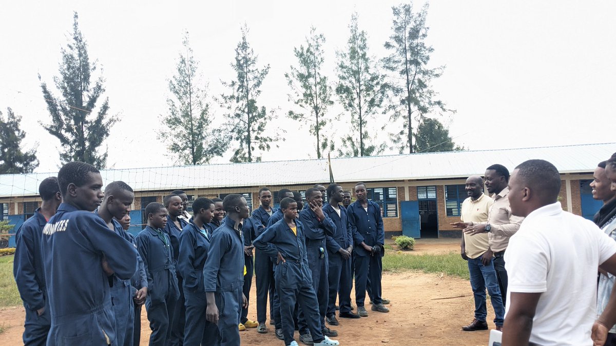 OMunyemana's tweet photo. Thank you to all the #JFIs, #PEs, and school staff for your dedication and feedback. Together, we’re building a generation of confident, informed, and empowered youth. The journey continues! 💪📚 #YouthLeadership #PeerEducationProgram https://t.co/gariQ2trxC