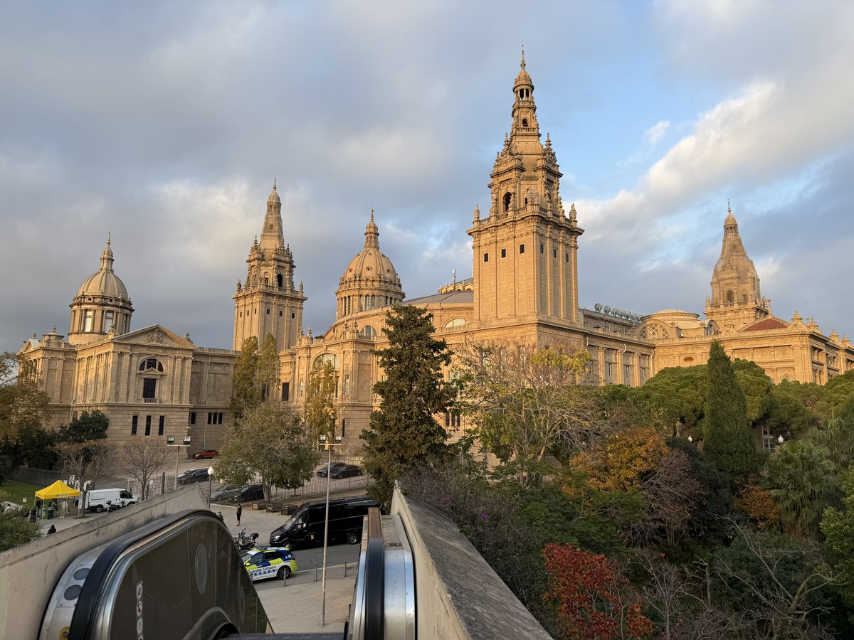 BadToxic's tweet photo. The back of the #PalaceOfMontjuïc in #Barcelona, #Spain.
#PalauNacional #PalauNacionalDeMontjuïc #palace #Palast #Schloss #LAnellaOlímica #OlympiaStadion #statue #Sehenswürdigkeiten #placeOfInterest #landmark #Wahrzeichen #vacation #Urlaub @umiizza https://t.co/8KZJ6IO0cF