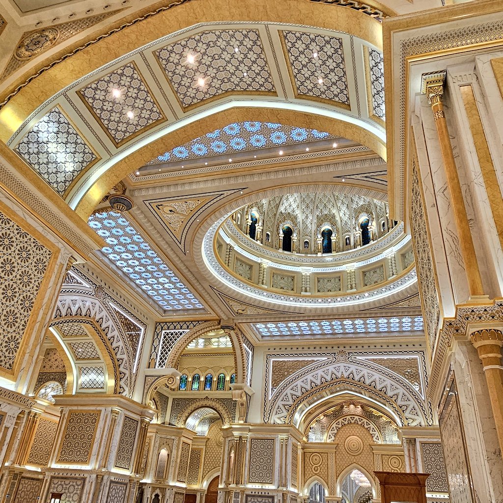 JaroszOlivier's tweet image. 🇦🇪 #AbuDhabi is abuzz as @POTUS prepares to visit #QasrAlWatan, hosted by Sheikh Mohamed bin Zayed. Great catching up with colleagues and discuss on UAE’s dynamic sports &amp;amp; legal landscape!

Don’t miss our latest #PitchSideMonitor 🔎 on ⚽️ in the UAE! #GCC #SportsEcosystem