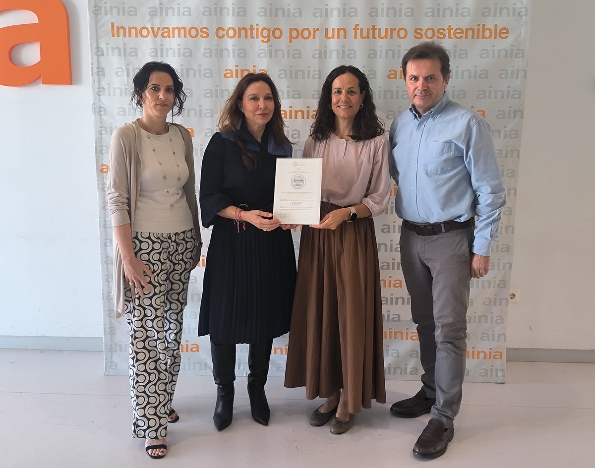 ainia (@ainiatecnologia) on Twitter photo 📌 En AINIA celebramos un nuevo reconocimiento que pone en valor nuestro compromiso con la buena gobernanza.
👉 Hemos recibido en nuestro centro al equipo del <a href="/IGEP_CorpGov/">Instituto de Gobernanza Empresarial y Pública</a>, quienes han hecho entrega a nuestra directora, <a href="/cdcampo1/">Cristina Del Campo</a>, del Distintivo IGE en Buen Gobierno.
Esta 📌 En AINIA celebramos un nuevo reconocimiento que pone en valor nuestro compromiso con la buena gobernanza.
👉 Hemos recibido en nuestro centro al equipo del <a href="/IGEP_CorpGov/">Instituto de Gobernanza Empresarial y Pública</a>, quienes han hecho entrega a nuestra directora, <a href="/cdcampo1/">Cristina Del Campo</a>, del Distintivo IGE en Buen Gobierno.
Esta