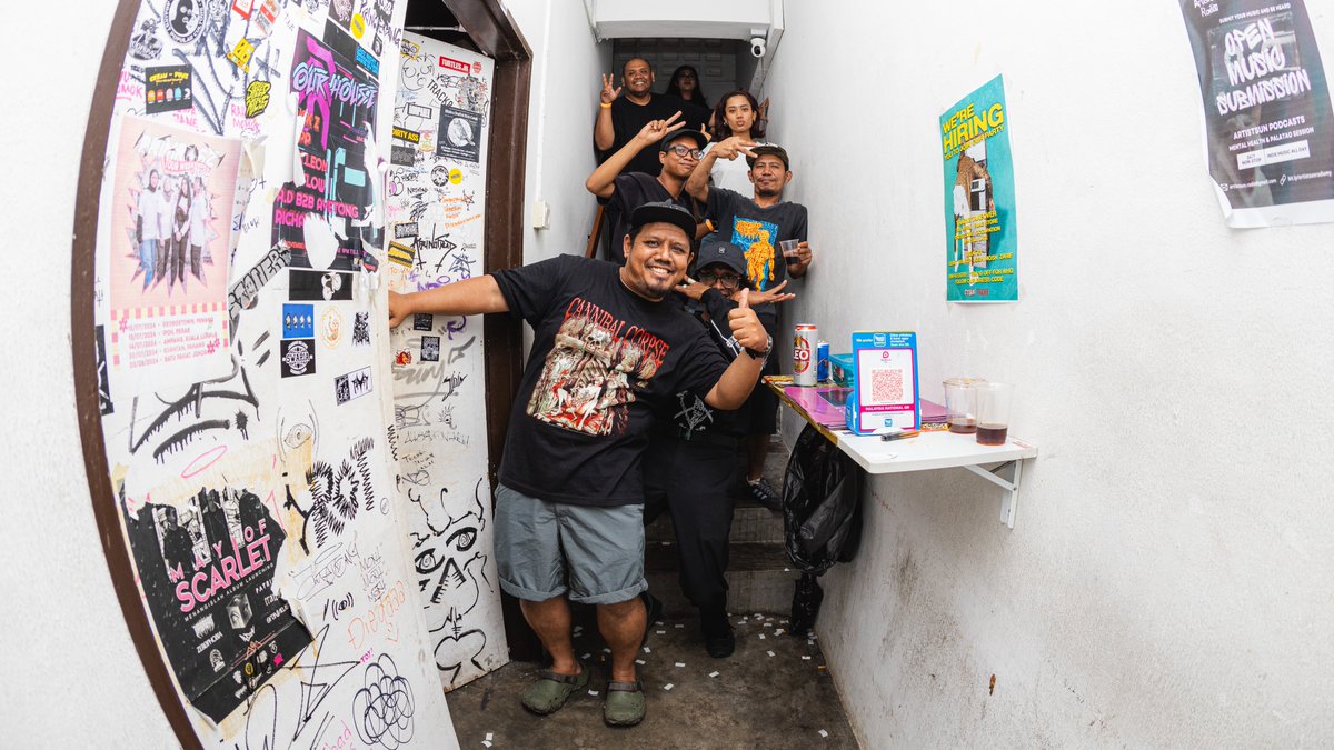 Faces behind Real Tears in Gtown (<a href="/jatsuislalune/">jatforshort</a> not in frame) 👥