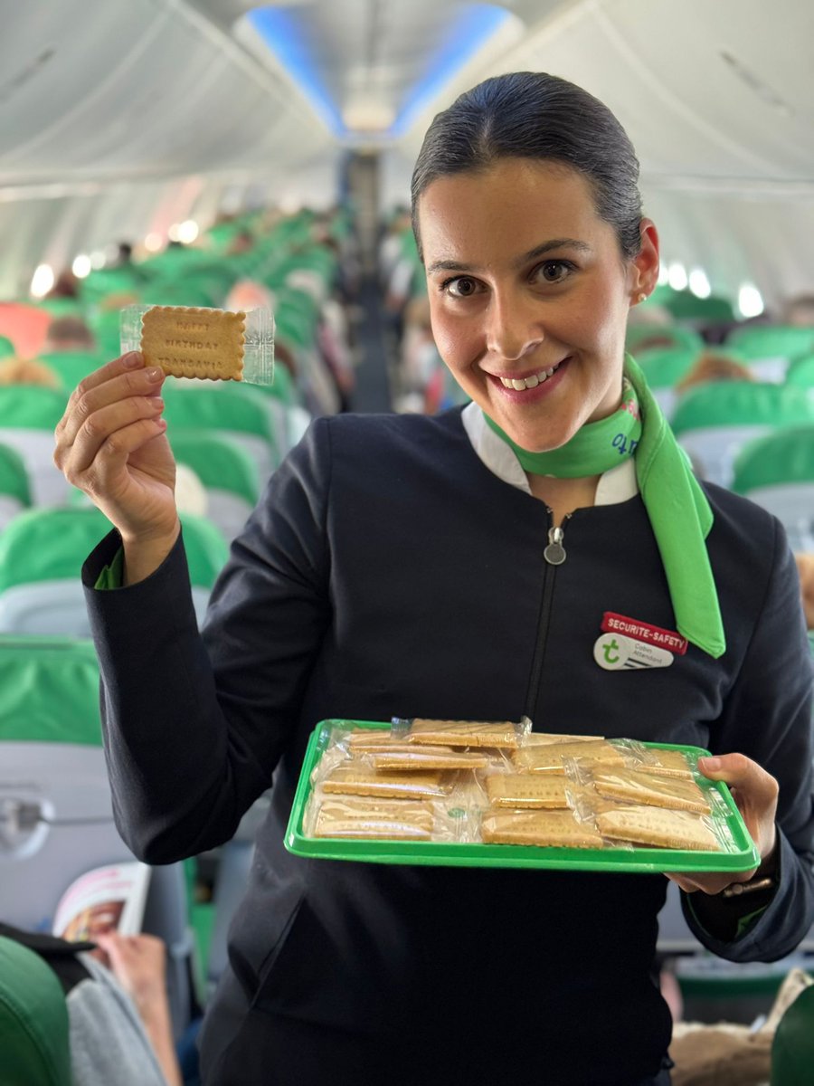 Un vol un peu spécial pour les 18 ans de Transavia : on a eu le plaisir d’accueillir notre 15 millionième passager entre Orly et le Portugal ! 🎉✈️💚