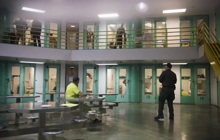🚨 Tory Lanez a été entre la vie et la mort après avoir été poignardé à 14 reprises en prison !

Une source interne confie : « C’est un miracle qu’il s’en soit sorti vivant. »

🙏🏻❤️