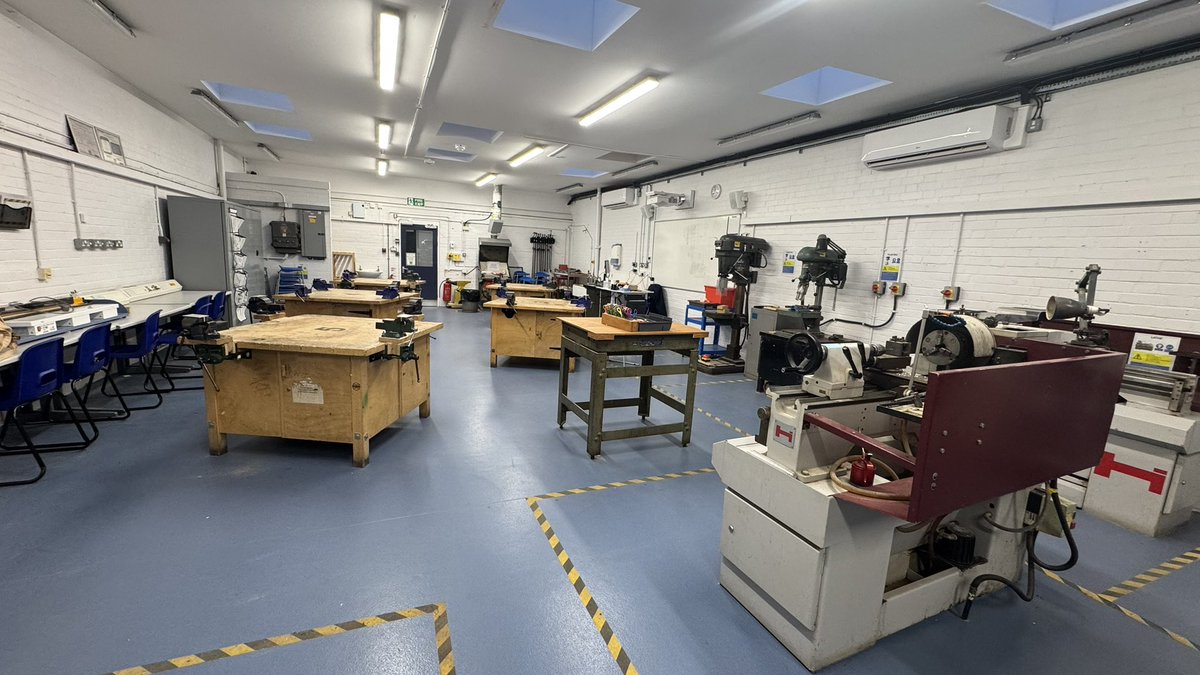 WGSBDesignTech's tweet image. Over the past year we’ve done a lot of sanding, painting &amp;amp; wiggling of the spirit level, but our workshops are looking better than ever.

The bright walls bring a brand new energy to inspire our young builders, makers &amp;amp; engineers.

We're all set for big ideas &amp;amp; bigger builds! 🔨