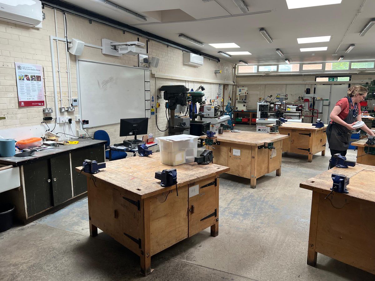 WGSBDesignTech's tweet image. Over the past year we’ve done a lot of sanding, painting &amp;amp; wiggling of the spirit level, but our workshops are looking better than ever.

The bright walls bring a brand new energy to inspire our young builders, makers &amp;amp; engineers.

We're all set for big ideas &amp;amp; bigger builds! 🔨