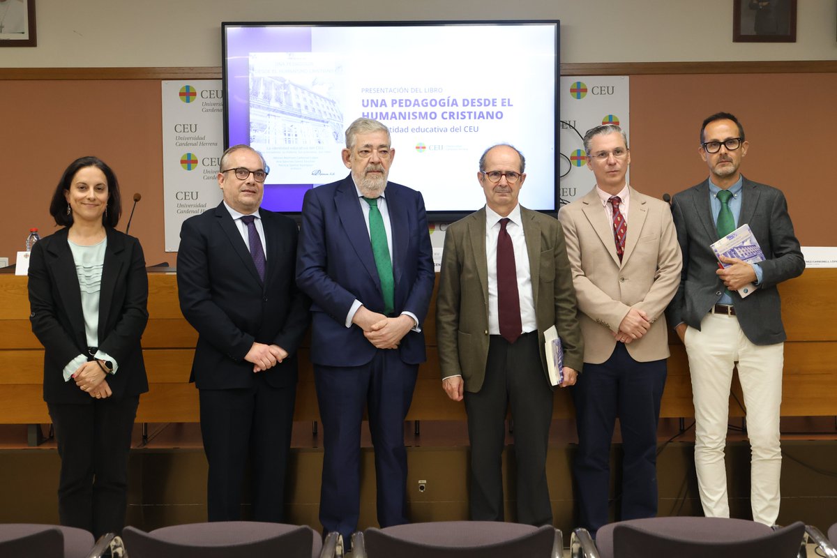 El Rotativo (@rotativouchceu) on Twitter photo La <a href="/uchceu/">Universidad CEU UCH</a> presenta la obra coral ‘Una pedagogía desde el humanismo cristiano’ en la que se analiza la identidad educativa del CEU y la vigencia de su ideario fundacional 👇🔝🔝👇
📝<a href="/Gonzaloescrig/">Gonzalo Escrig Molina</a> y 📸 <a href="/c_zhanzhi/">Zhanzhi Chen</a>
🔗 shre.ink/eicf
#⃣ #SomosCEU La <a href="/uchceu/">Universidad CEU UCH</a> presenta la obra coral ‘Una pedagogía desde el humanismo cristiano’ en la que se analiza la identidad educativa del CEU y la vigencia de su ideario fundacional 👇🔝🔝👇
📝<a href="/Gonzaloescrig/">Gonzalo Escrig Molina</a> y 📸 <a href="/c_zhanzhi/">Zhanzhi Chen</a>
🔗 shre.ink/eicf
#⃣ #SomosCEU