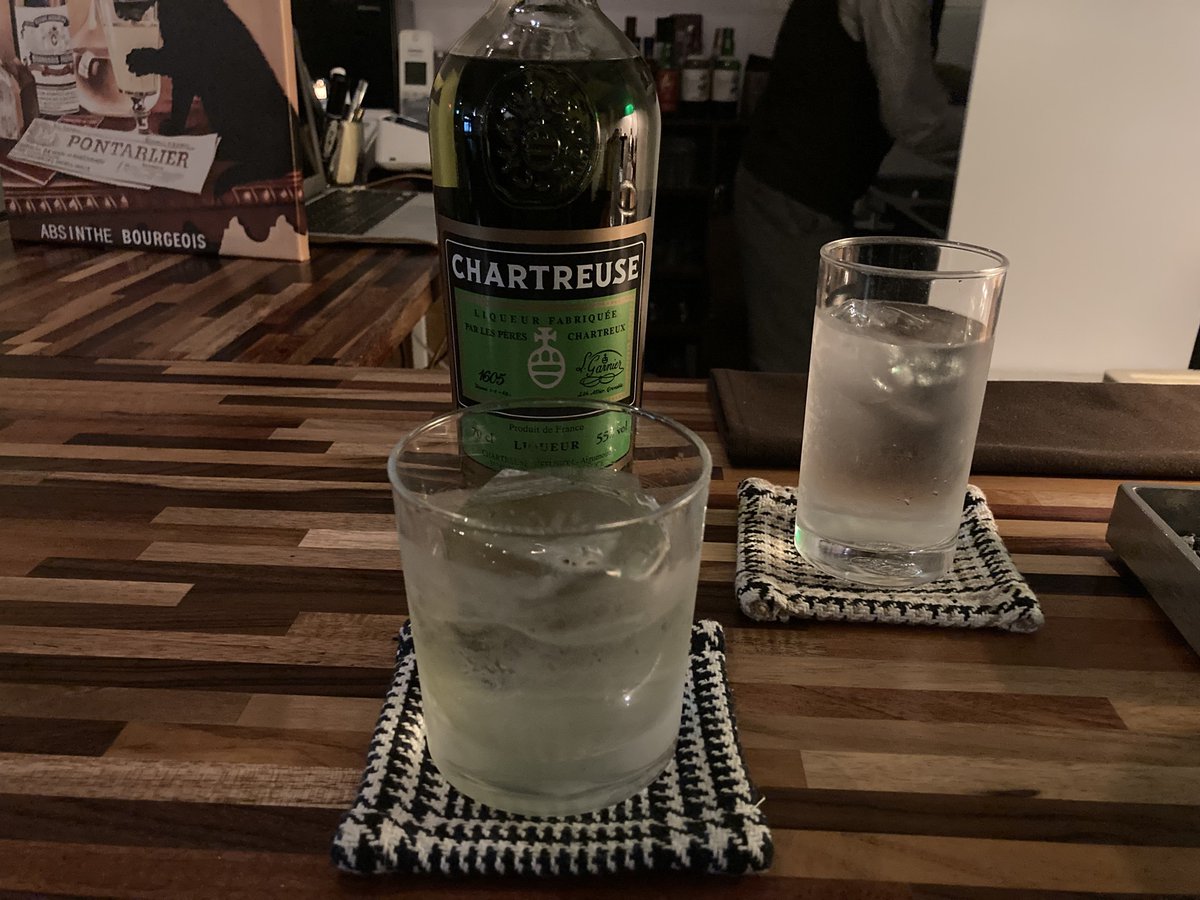 koko02803691's tweet image. 週の半ばの安定の給水🥃
@bar_foxy  
#chartreuse