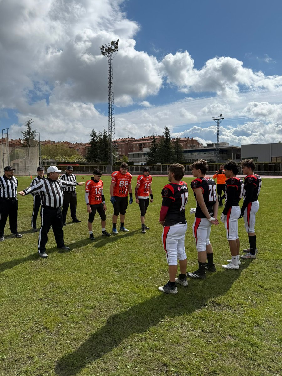 ¡Primer partido de fútbol americano en Ávila! Las Rozas Black Demons visitaron a los Ávila Grizzlies en la Chuletón Bowl. ¡Enhorabuena por este hito!