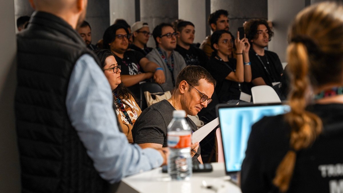 ¡Así fue la #HackJam y #hackathon  junto a <a href="/MadridinGame/">Madrid in Game</a>! 🎮🕹

48h de creatividad, desarrollo y trabajo en equipo en un ambiente único.

Más de 20 equipos dieron vida a videojuegos sobre #IA y #Salud con apoyo de mentores y jurado profesional.

blog.voxelschool.com/noticias/hackj…