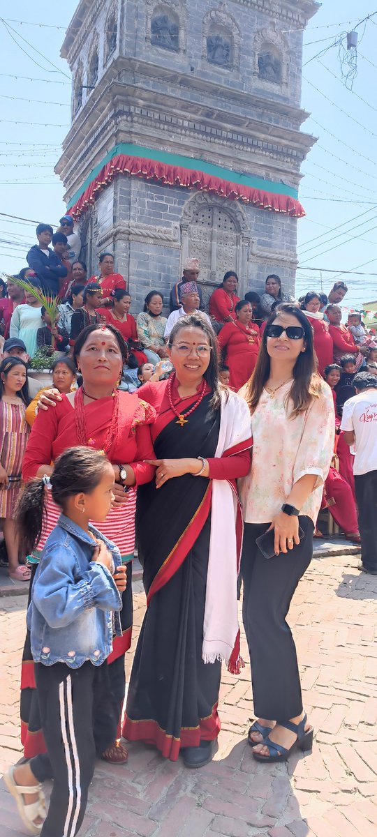 anita_anurag's tweet image. यतिबेला स्थानीय जात्राको माहौल हो बुढानीलकण्ठमा ।