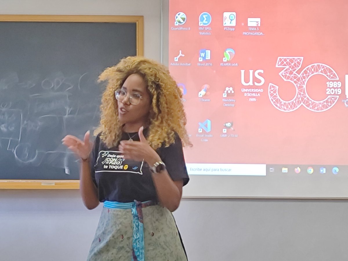 SCCAJoseMarti's tweet photo. 📷 Hemos estado en la @FCom_US con #GabrielaFernandez rasgando la costura de la manipulación mediática contra #Cuba 🇨🇺. Mucho interés y participación del alumnado, que ha podido acercarse a la realidad de la isla, más allá de los tópicos y mentiras habituales #CubaNoEstáSola https://t.co/DG42EpQEQg