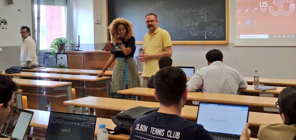 📷 Hemos estado en la <a href="/FCom_US/">Facultad de Comunicación, Universidad de Sevilla</a> con #GabrielaFernandez rasgando la costura de la manipulación mediática contra #Cuba 🇨🇺. Mucho interés y participación del alumnado, que ha podido acercarse a la realidad de la isla, más allá de los tópicos y mentiras habituales #CubaNoEstáSola