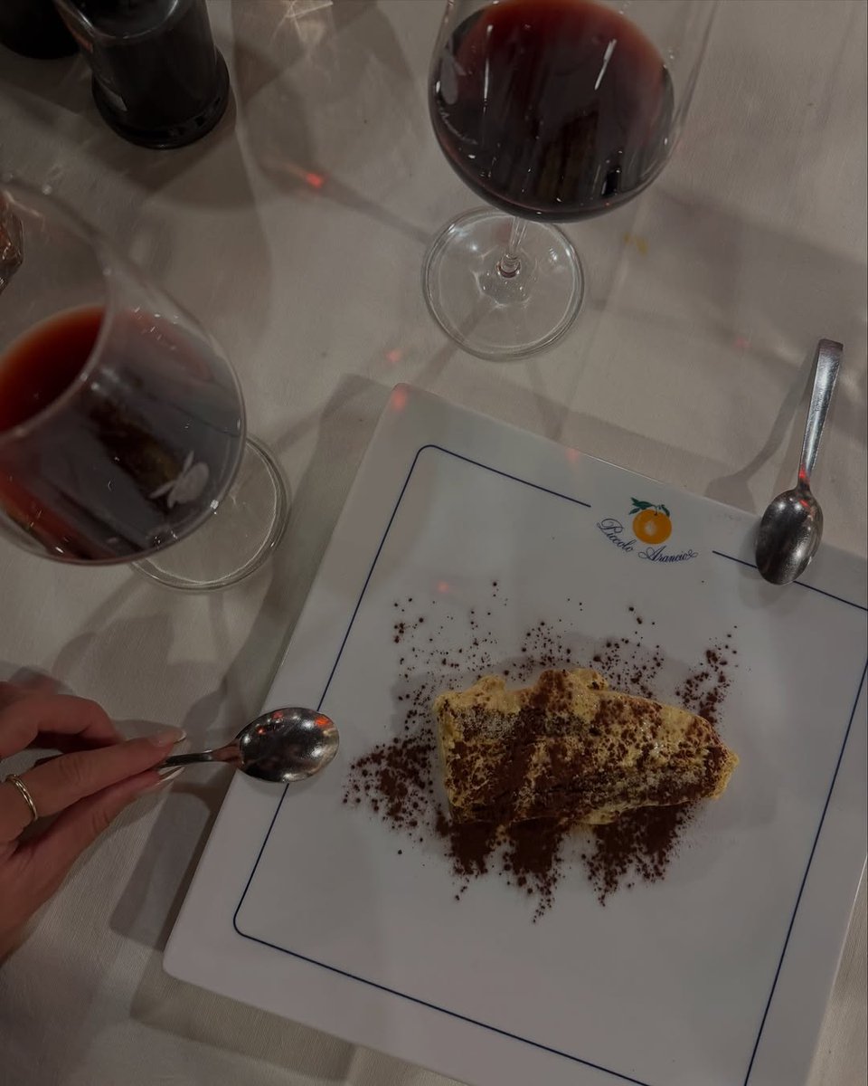 Il nostro famoso Tiramisù 😋

📸 kyleecampbell

#piccoloarancio #foodporn #Roma #dessert