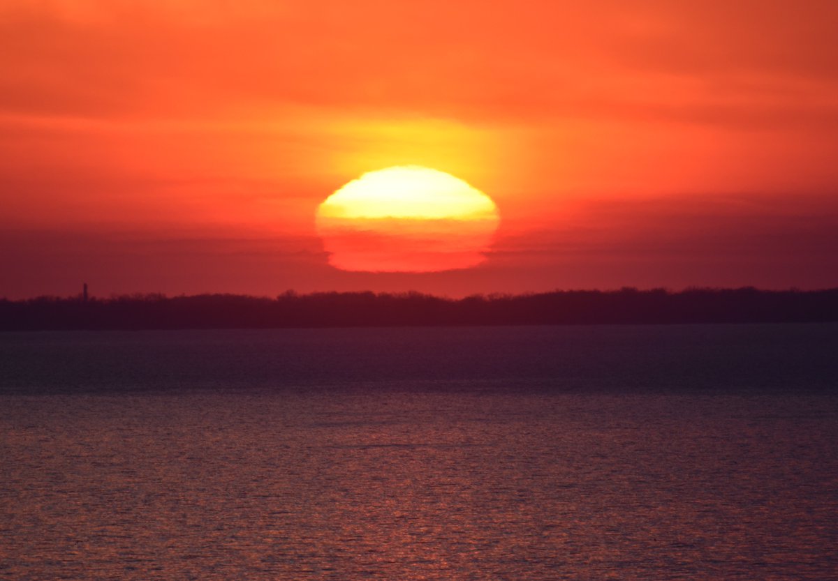 malcolmgoleafs's tweet photo. @FrankFerragine 
This mornings Sunrise from Port Credit. 

from Malcolm https://t.co/vLz8guxe5b