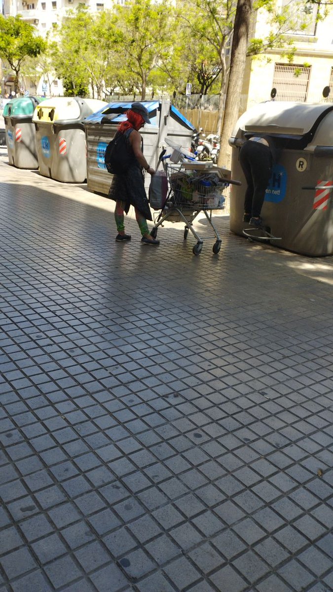 лав из сторожить ништяки пока она достает другие ништяки из помойки