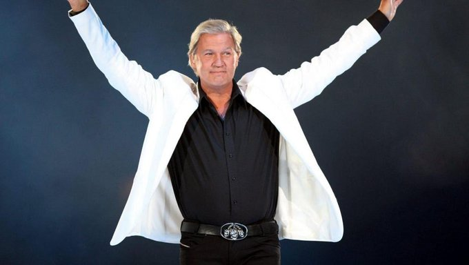 TheExtremeMusi1's tweet photo. #HappyBirthday to Johnny Logan (75)
his top 10 songs are:
10. Lean on Me
9. Stay
8. Crying in the Rain
7. All Out of Love
6. Love Hurts
5. Another Christmas Song
4. Tim Finnegan's Wake
3. I'm Not In Love
2. What's Another Year
1. Hold Me Now
#JohnnyLogan #JLo https://t.co/fBc1Xc3Ssw
