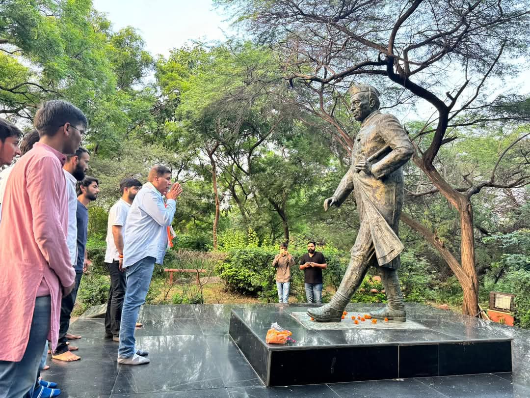 pradeep_jnu_'s tweet photo. सामाजिक न्याय की प्रखर आवाज, नेहरूजी के विचारों के वाहक मध्यप्रदेश कांग्रेस प्रभारी व बायतु विधायक आदरणीय श्री हरीश चौधरी @Barmer_Harish जी को जन्मदिन मुबारक हो 🎂। आपको प्रकृति स्वस्थ रखें, आप हमेशा थार से राजस्थान तक वंचित मजदूर की आवाज बने रहे ✊ https://t.co/CrZitpv7JH