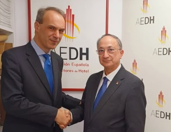 Directores de Hotel #TurismoSomosTodos #50AEDH (@comunidad_aedh) on Twitter photo 🙋♀️Hemos firmado un acuerdo de colaboración con la asociación de hoteles y restaurantes <a href="/AhoraPeru2023/">Ahora Peru Oficial</a>. Conseguiremos impulsar la formación y el intercambio de conocimientos. revistahr.es/ahora-peru-y-a… #Hoteles #AEDH 🙋♀️Hemos firmado un acuerdo de colaboración con la asociación de hoteles y restaurantes <a href="/AhoraPeru2023/">Ahora Peru Oficial</a>. Conseguiremos impulsar la formación y el intercambio de conocimientos. revistahr.es/ahora-peru-y-a… #Hoteles #AEDH