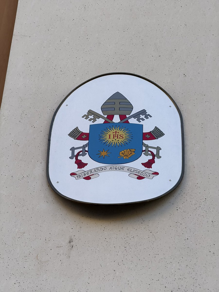 MountainButorac's tweet image. In the coming months, all of the nearly 1,000 churches of Rome will need to begin removing the coat of arms of Pope Francis and replace them with the coat of arms of Pope Leo. It took well over a year last time. One church in Rome already has Leo’s, kind of, his titular church of…