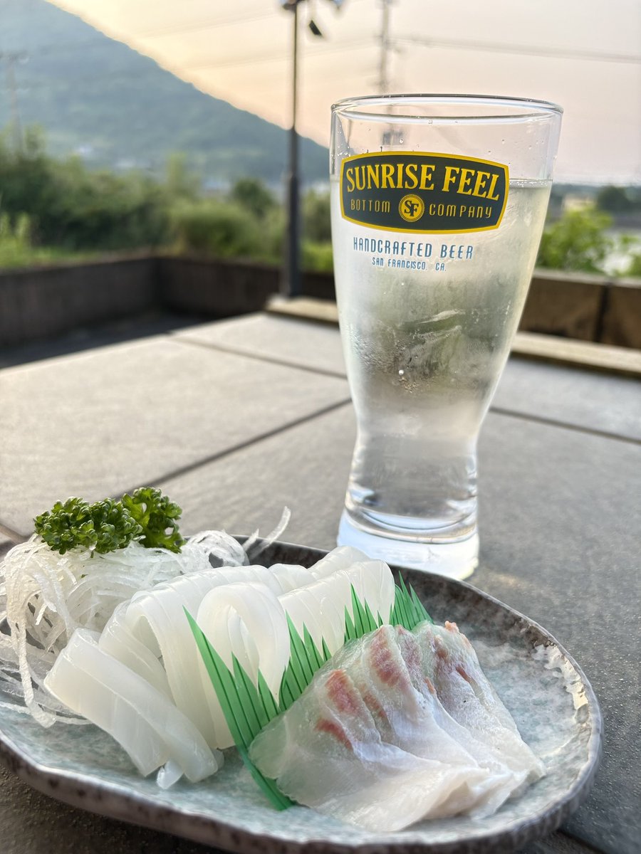 今日も1日お疲れ様でした🫶🏻

朝から笠沙の道端で亀さんに出会い幸先のいい1日でした🐢🐢🐢

びっくりして軽トラで引き返しましたw🤣🐢

笠沙の景色を眺めながら
ヤリイカと天然石鯛のお刺身を頂きます😋