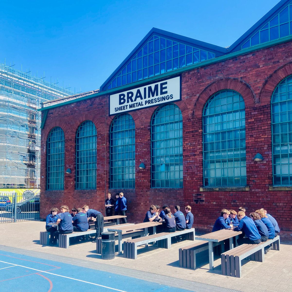 UTCLeeds's tweet image. Our students are enjoying a well-earned break in between exams today — & what a sunny day for it! ☀️
We’re incredibly proud of how hard they’ve been working, staying focused, prepared & revising!
Keep it up — you’ve got this! 💪🏽
#ExamSeason #StudentLife #Proud #SunshineBreak