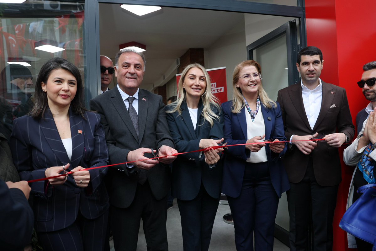 dk_imamoglu's tweet image. Bugün Bakırköy Belediyesi Kent Lokantası açılışındaydık. Kent Lokantaları, Türkiye’nin dört bir yanında yaygınlaşıyor; zor ekonomik koşullarda dayanışmanın en güçlü göstergesi oluyor. Hep birlikte dayanışmayla daha adil ve eşit yarınları inşa edeceğiz. Bu hizmeti Bakırköy’de de…