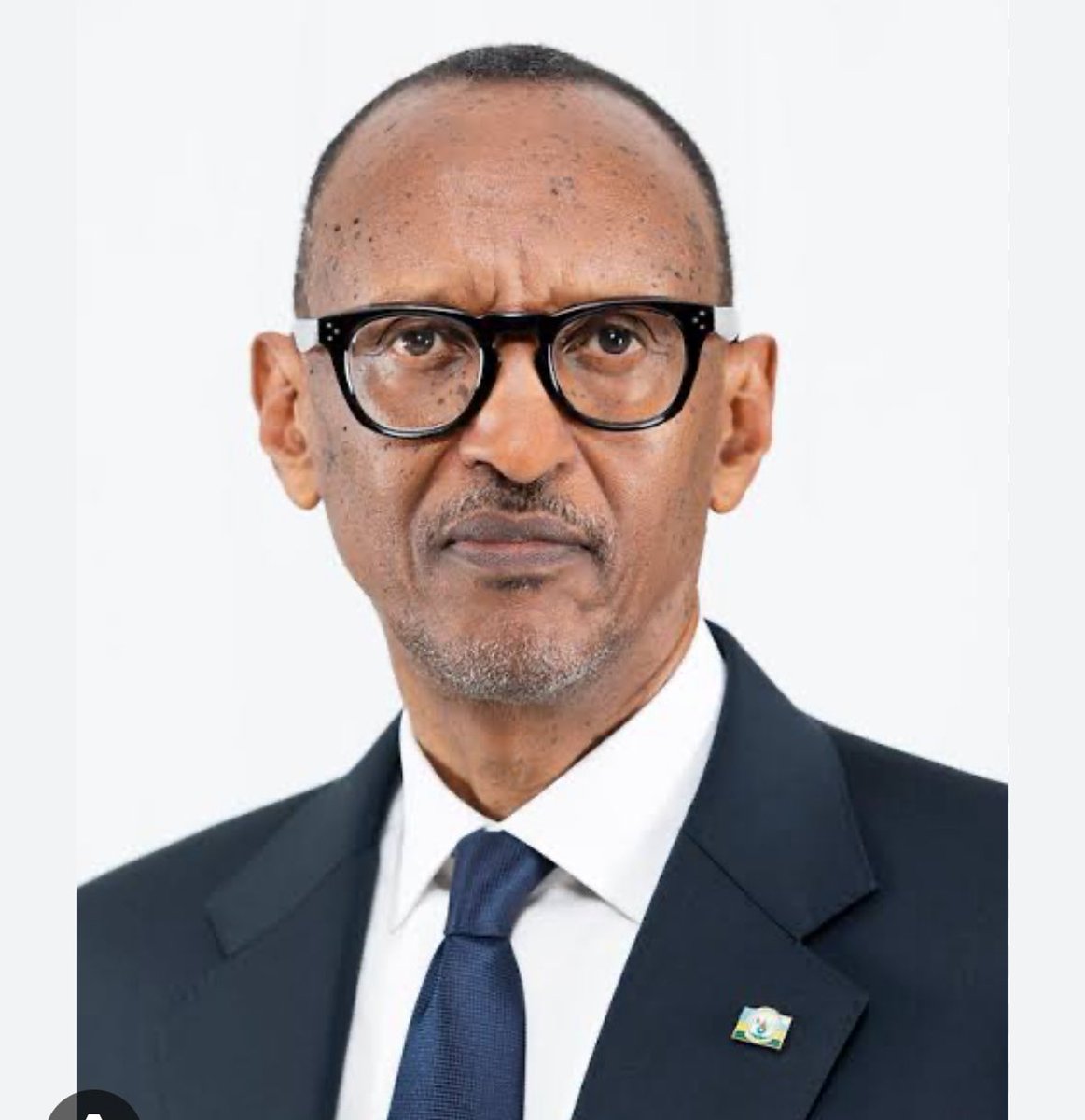 #RDC: la bêtise c’est continuer de critiquer le Rwanda d'une part et le prendre pour modèle d'autre part. Le monde est invité à passer du visit Rwanda au visit Congo alors que ce slogan que l'on voit sur plusieurs plateformes et maillots en Europe (visit Rwanda) est le résultat