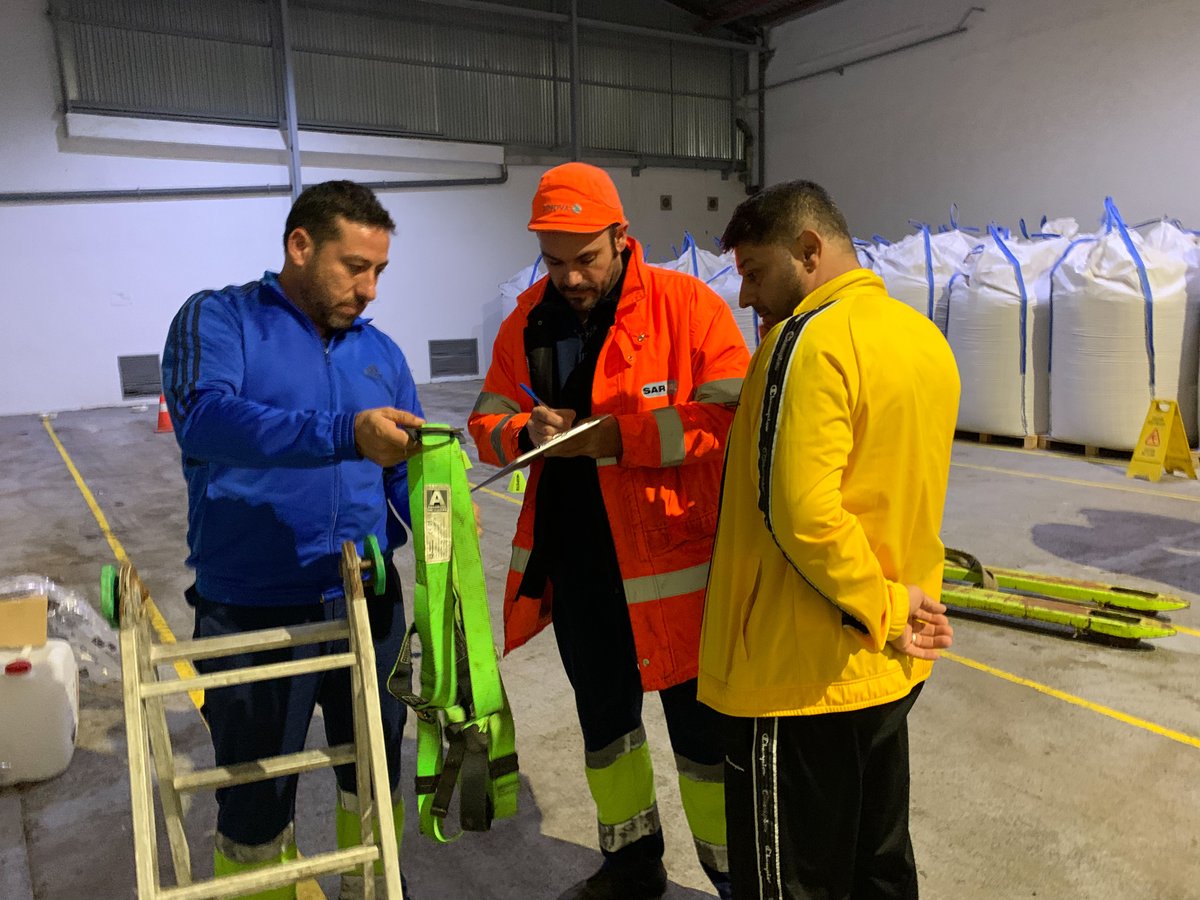 PrevenControl's tweet image. En #PrevenControl ayudamos a las organizaciones a evolucionar su cultura preventiva, yendo más allá del &quot;cero accidentes&quot; hacia el &quot;cero daños&quot;, una visión más humana y realista. ✅

👌 Combinamos consultoría, tecnología y formación para lograr entornos laborales seguros.