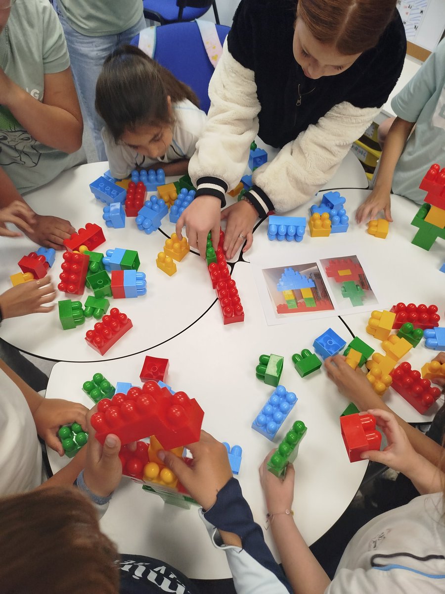 Ayer entendimos que un 💪🏽 equipo funciona cuando atiende a las necesidades de sus participantes. Tú pones una pieza y yo otra 🧩: así es como nosotras construimos aprendizaje 🌟 #FSE #UE🇪🇺