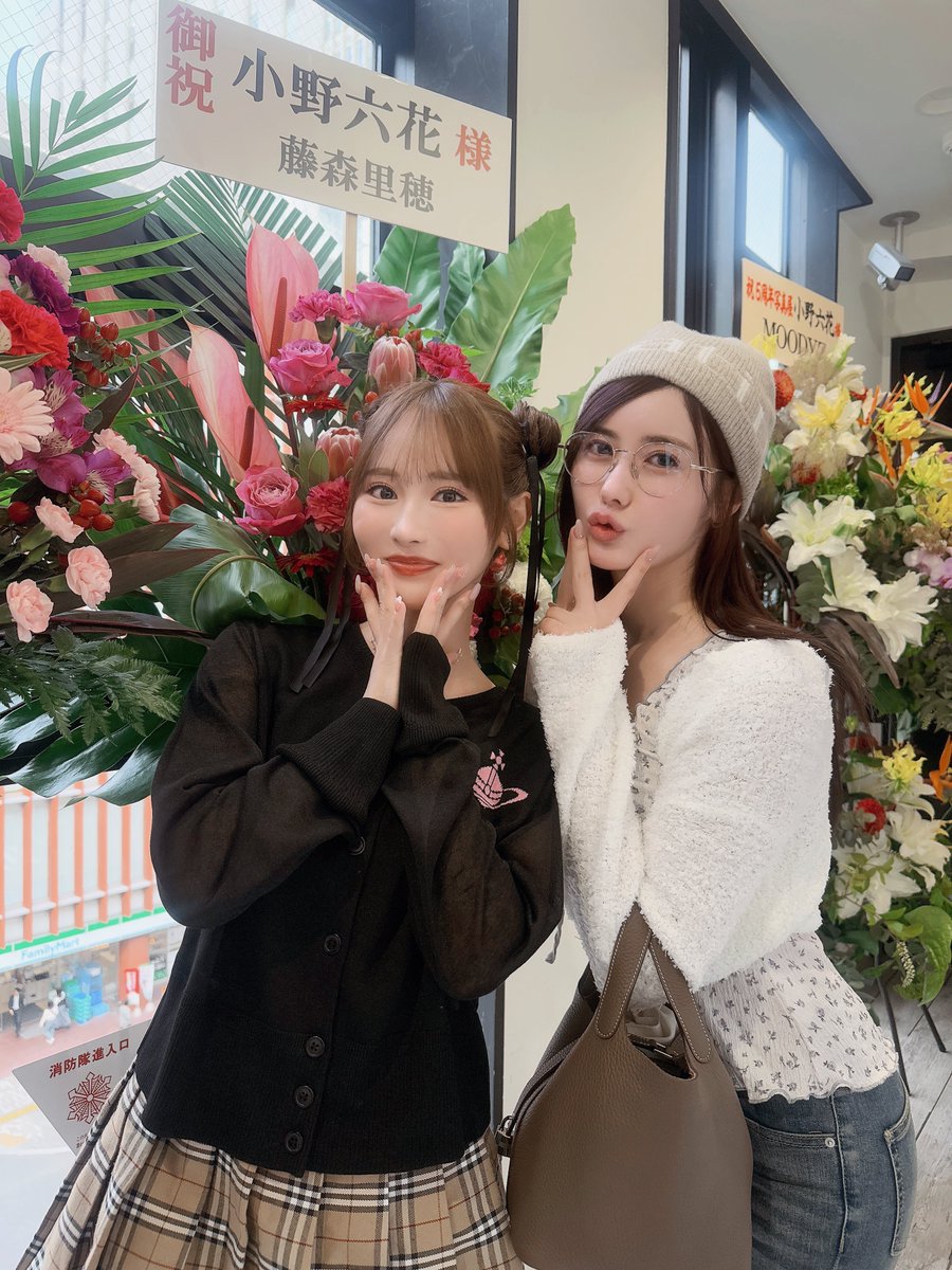 ゴリゴリのどすっぴんぶちかまして、仲良しの六花たん(@onorikka)の写真展行ってきたよ💖可愛いのは当たり前、そしてとってもオシャレで素敵な写真展でした！18日(日)までやってるそうなので、是非みなさんも遊びに行ってください！
そして小野六花５周年おめでとうございます✨️大好きだよ～！！ https://t.co/BIHEHUNMDB