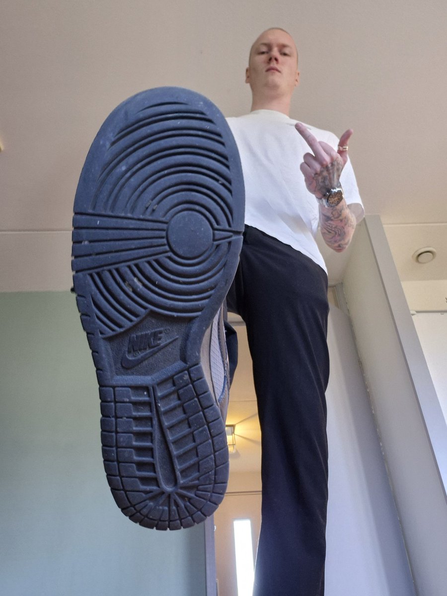 SoleSovereigns's tweet image. It's time for a beer and you're paying boy

#findom #findomfeet