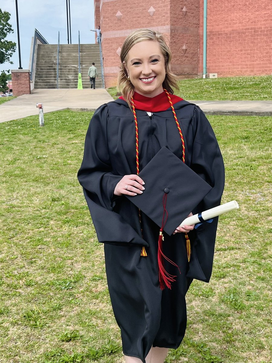 MichelleLocal3's tweet image. Graduated with my Masters in Journalism &amp;amp; Public Relations from @murraystateuniv over the weekend! ✨