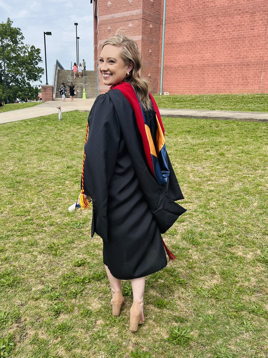 MichelleLocal3's tweet image. Graduated with my Masters in Journalism &amp;amp; Public Relations from @murraystateuniv over the weekend! ✨