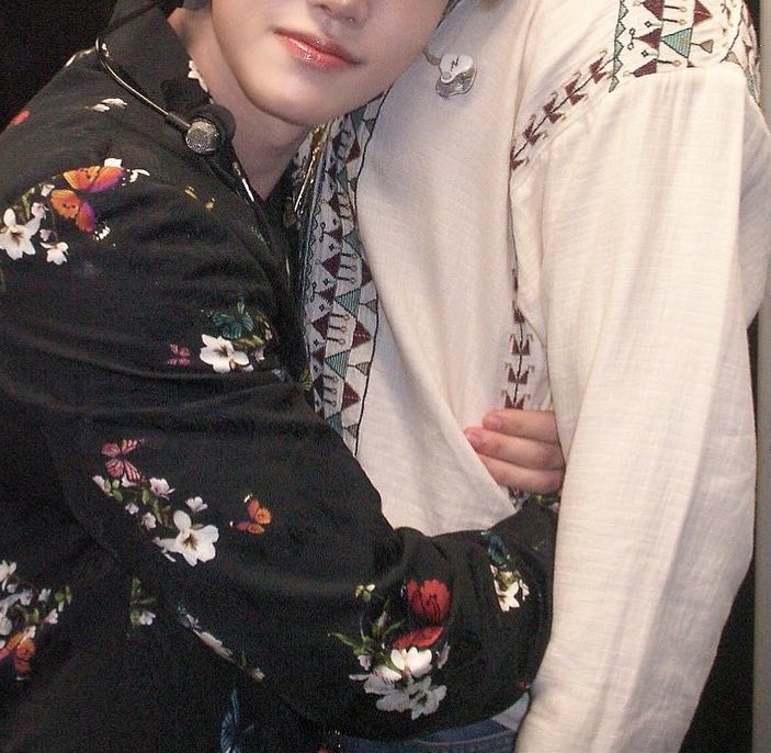 ละมือเดียวฮีรอบเอวโน่อะมึง😭