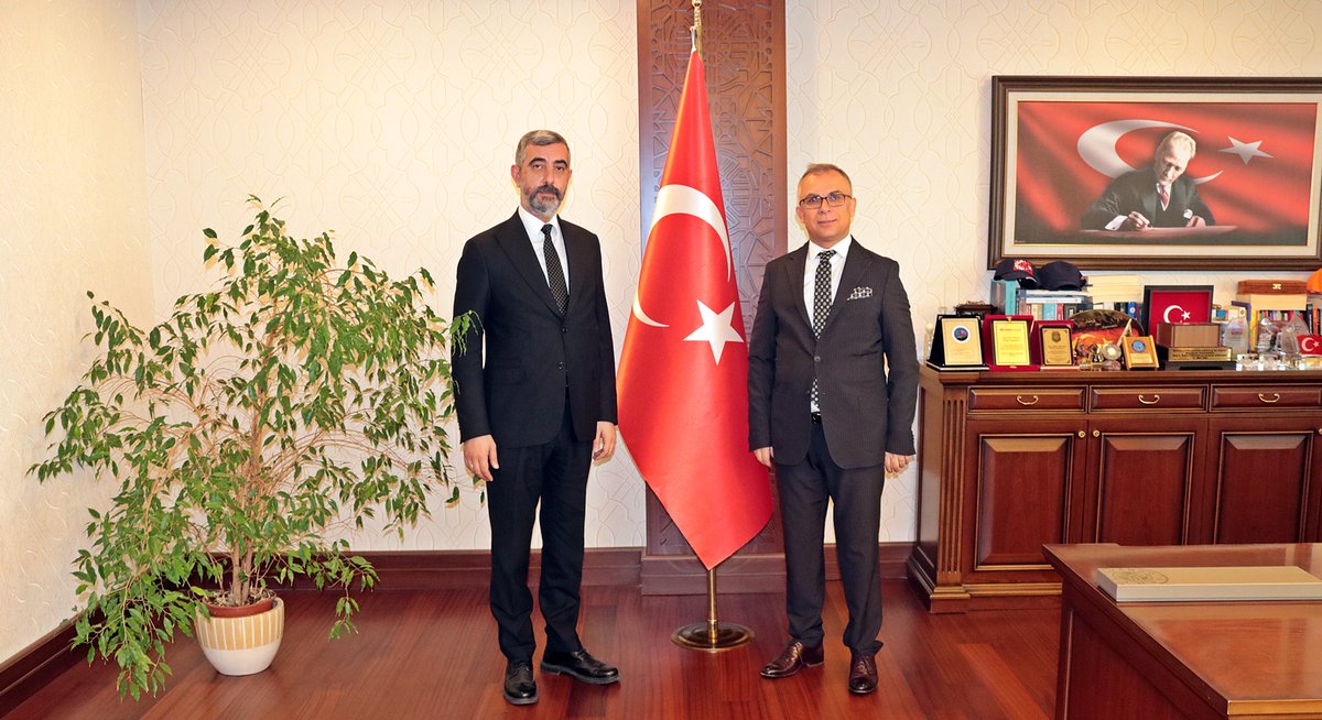 Maltepe Spor Kulübü ve MHP Maltepe İlçe Başkanı Ömer Lefzan, Kaymakamımız Bahri Tiryaki'yi ziyaret etti.

Kaymakam Tiryaki, nazik ziyaretleri için kendisine teşekkür etti.