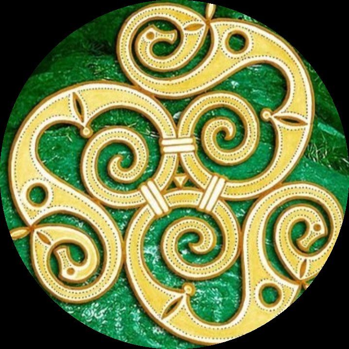 Hoy os traigo una noticia muy especial para mí y es que me he presentado a los #PremiosCreadores2025 

Así que os traigo un hilo especial en el que os hablaré un poquito de mi y del proyecto, hacia donde va y bueno...algunas cositas que me estaba guardando ☺️