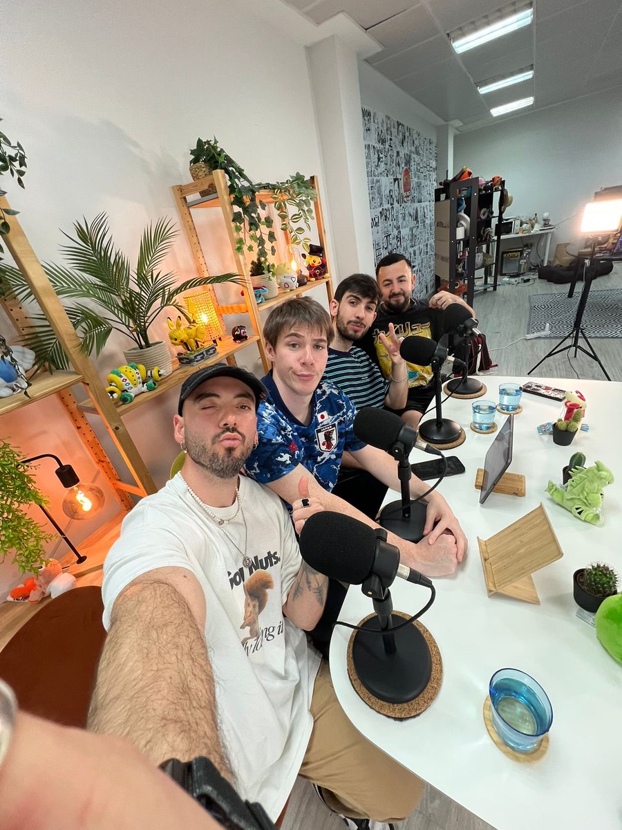 POKÉMON EL PODCAST con PAPI GAVI 

- Nuevos leaks de Pokémon

- Drama en el locke de Folagor y VGC

- Entrevista a Gavi

twitch.tv/pokealexvgc