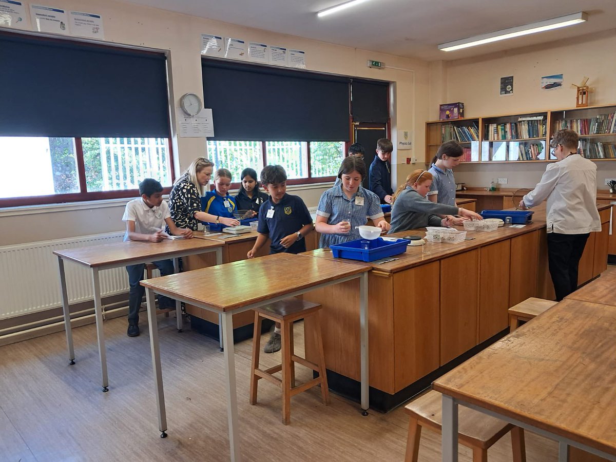ScienceFernhill's tweet image. Fingerprint and soil analysis underway in the physics lab @FernhillSchool #EverydayisOpenDay