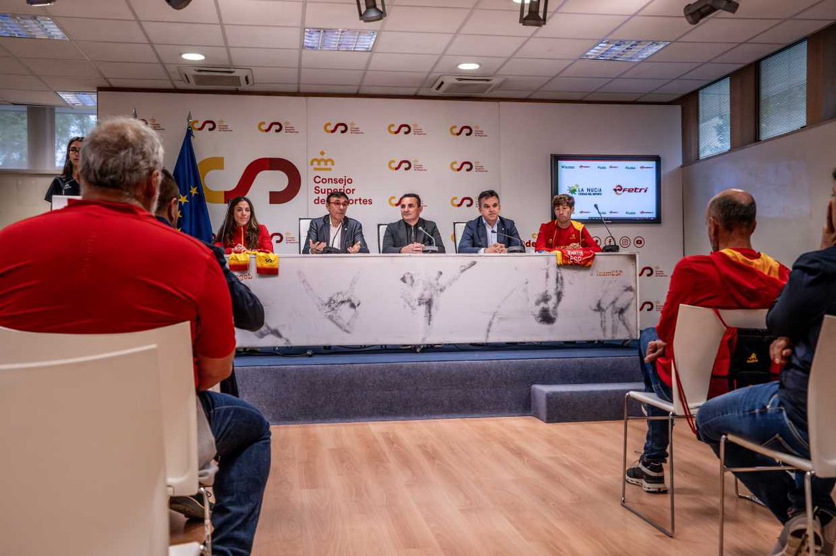 BernabeCanoES's tweet photo. 🏃🏼‍♂️🚴‍♂️🏊🏻‍♂️ Nos llena de orgullo anunciar que la Selección Española de #Triatlón de #Multideporte llevará un año más en su equipación el logo de “La Nucia Ciudad del Deporte”. 

🤝 @TRIATLONSP

📰👉🏻 https://t.co/gHAFrEGqV6

#LaNuciaCiudadDelDeporte  #Muldipeporte #SomosTriatlon https://t.co/WXrNNwjJnW