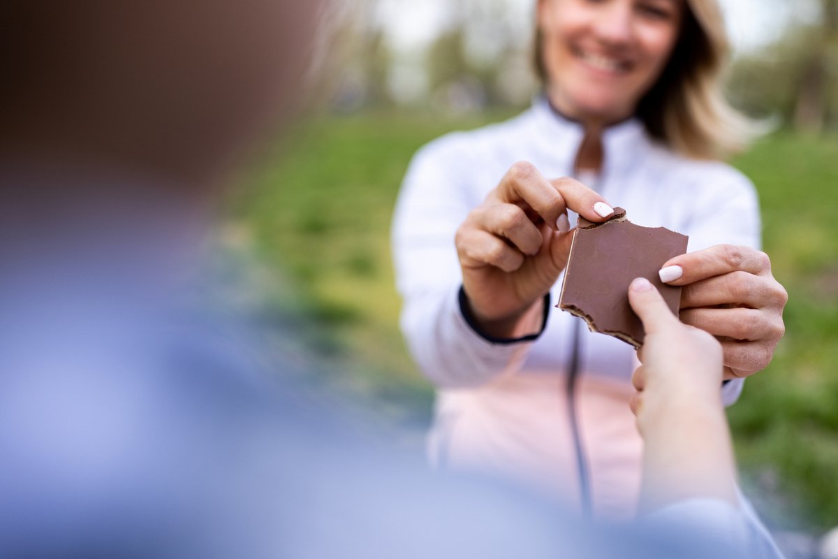 University of Surrey (@uniofsurrey) on Twitter photo āš« Regularly eating flavan-3-ols-rich foods like tea and chocolate may lower blood pressure and improve blood vessel function. š”šow.ly/JLFL50VP7u5 #HeartHealth #BloodPressure #Nutrition #Research <a href="/heissheissheiss/">Christian Heiss</a> <a href="/ESVM_/">European Society of Vascular Medicine</a> <a href="/escardio/">European Society of Cardiology</a> <a href="/anarmateos/">Dr Ana Rodriguez-Mateos</a> āš« Regularly eating flavan-3-ols-rich foods like tea and chocolate may lower blood pressure and improve blood vessel function. š”šow.ly/JLFL50VP7u5 #HeartHealth #BloodPressure #Nutrition #Research <a href="/heissheissheiss/">Christian Heiss</a> <a href="/ESVM_/">European Society of Vascular Medicine</a> <a href="/escardio/">European Society of Cardiology</a> <a href="/anarmateos/">Dr Ana Rodriguez-Mateos</a>