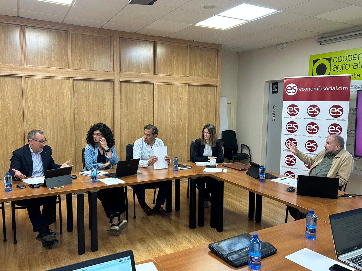 Economía Social Castilla-La Mancha (@economsocialclm) on Twitter photo La Junta Directiva se ha vuelto a reunir para seguir avanzando en la planificación estratégica de nuestra organización
A partir de los análisis y conclusiones, trazaremos la hoja de ruta a seguir para seguir dando forma a nuestro compromiso con el desarrollo de la economía social La Junta Directiva se ha vuelto a reunir para seguir avanzando en la planificación estratégica de nuestra organización
A partir de los análisis y conclusiones, trazaremos la hoja de ruta a seguir para seguir dando forma a nuestro compromiso con el desarrollo de la economía social