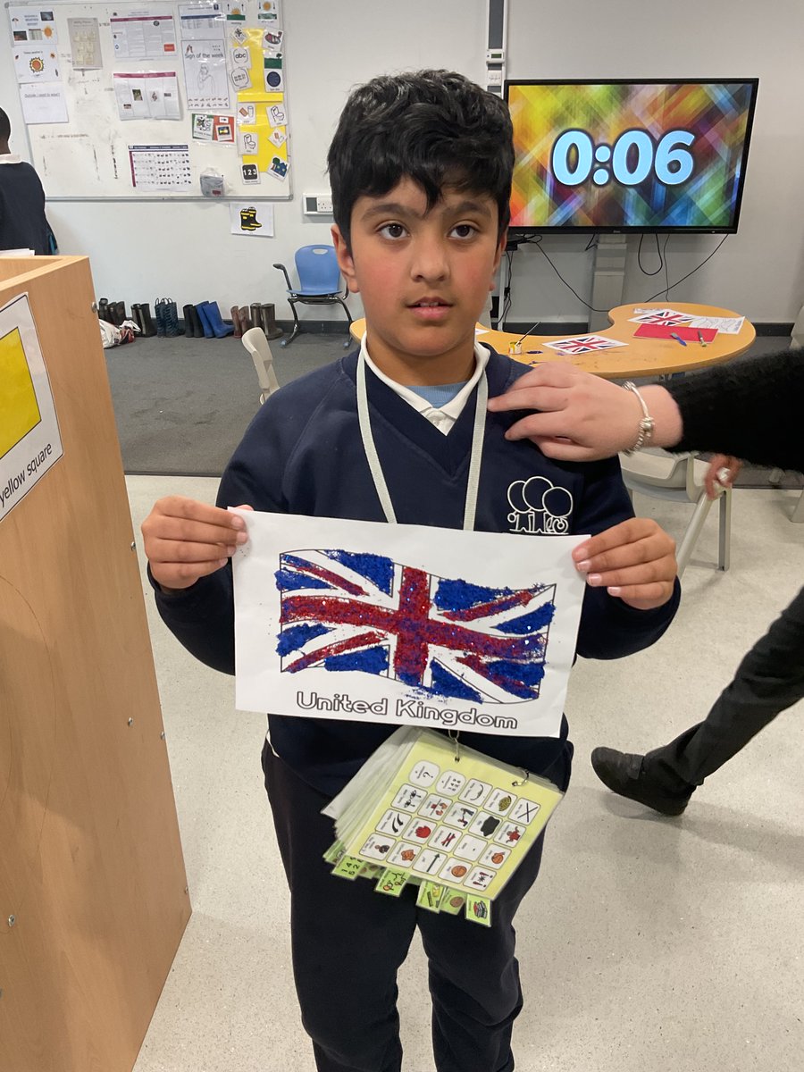 Orchards_School's tweet image. Meadows 4 created some lovely artwork to celebrate VE Day 🇬🇧🎨 A great way to explore history through creativity and mark this special occasion. @BrightFuturesET #CreativeCurriculum #VEDay