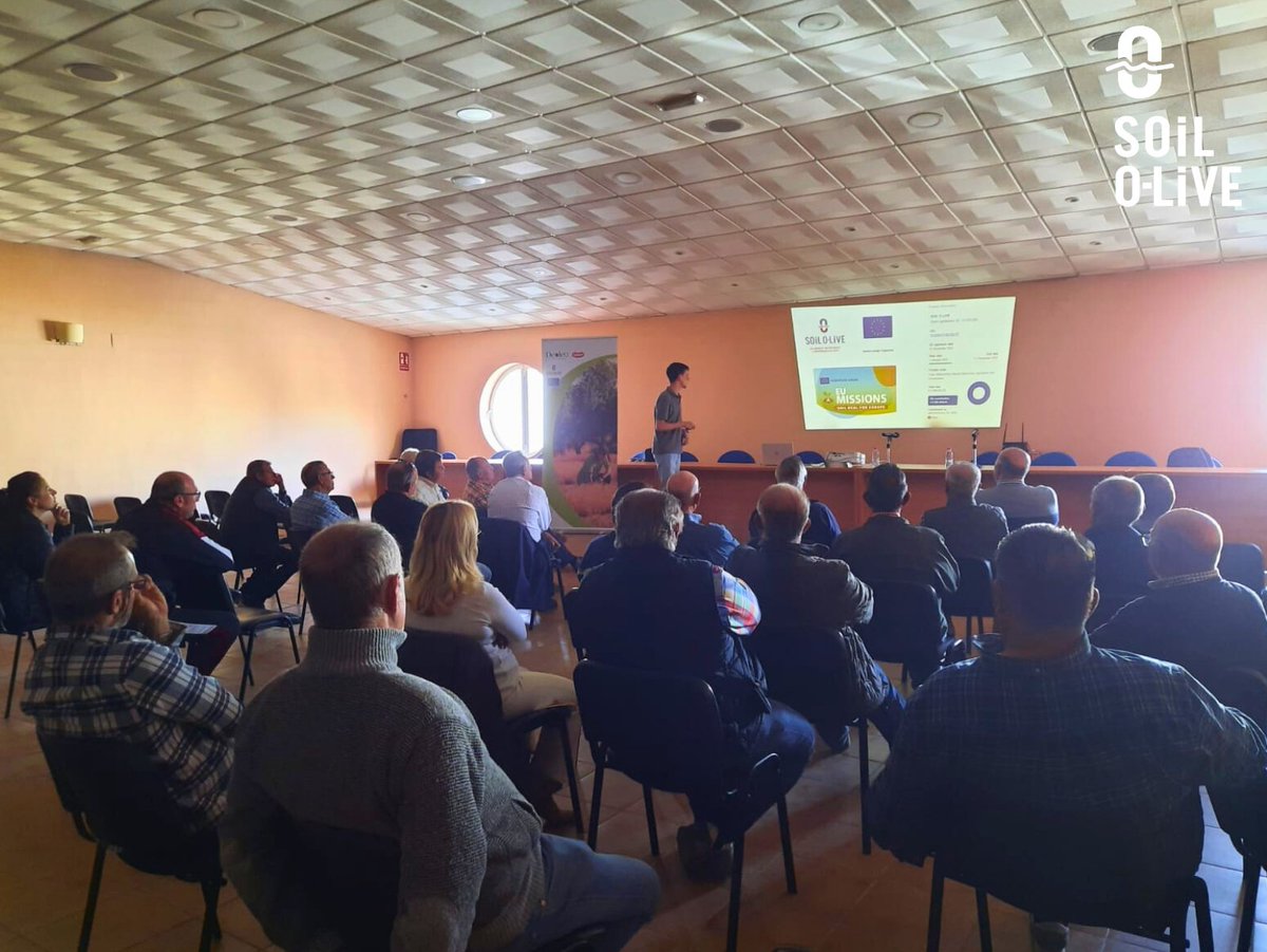 👥On 8 May, a large group of farmers from Torreperogil took part in the Deoleo and Soil O-Live Sustainability Conference held at the SCA Nuestra Señora de la Misericordia in the town of Torreperogil.

More information on the conference:
soilolive.eu/new-trainings-…

#SoilOlive #UJA