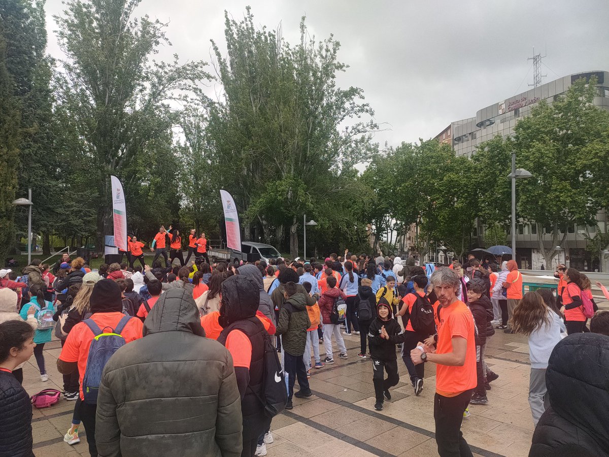 CFIE de Zamora (@cfiezamora) on Twitter photo Hoy celebramos la VII edición de del Día de la Educación Física en la Calle. Muchas gracias a todos los docentes <a href="/educacyl/">Educación JCyL</a> que han hecho posible este acto, y en especial a los integrantes del Grupo de Trabajo. Hoy celebramos la VII edición de del Día de la Educación Física en la Calle. Muchas gracias a todos los docentes <a href="/educacyl/">Educación JCyL</a> que han hecho posible este acto, y en especial a los integrantes del Grupo de Trabajo.